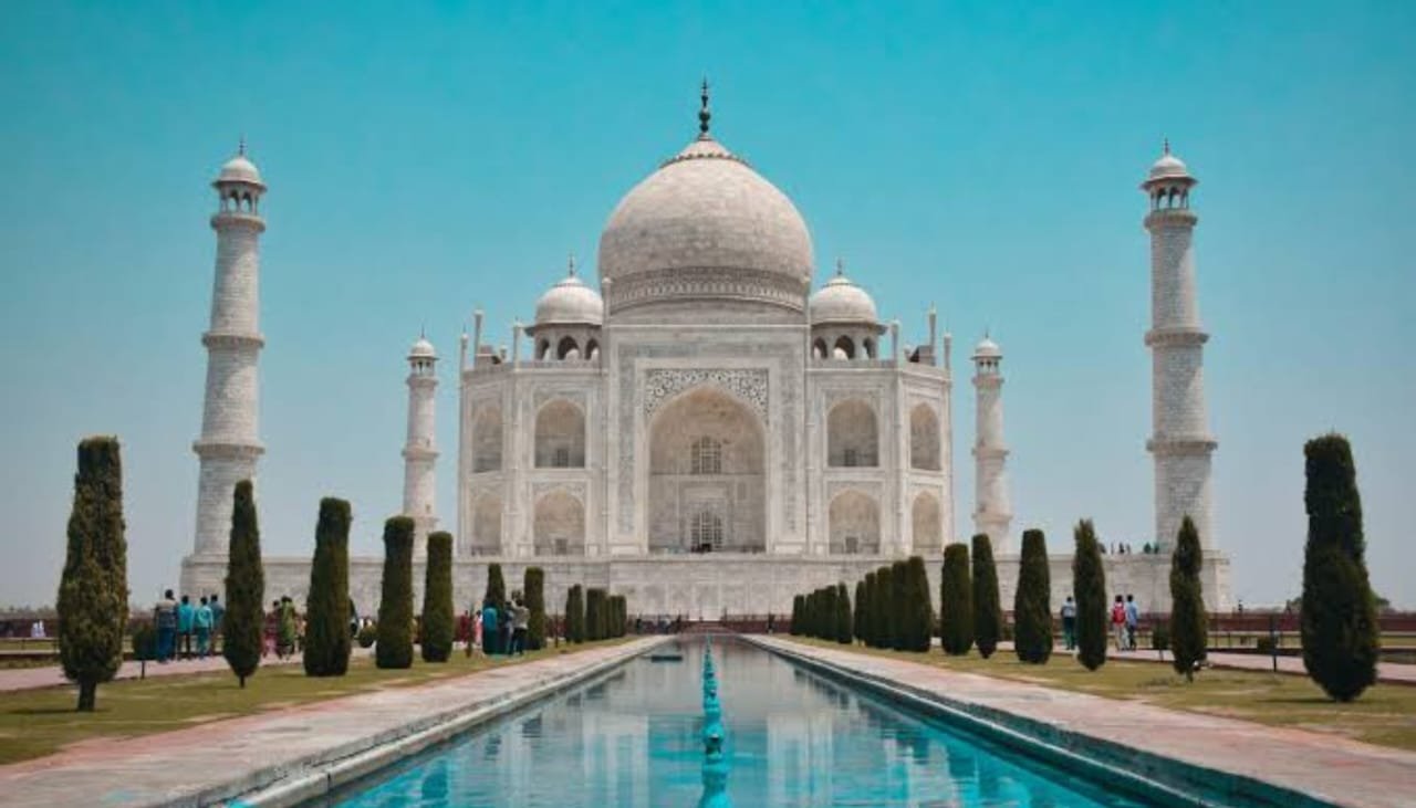 Taj mahal Famous Heritage Sites In India 